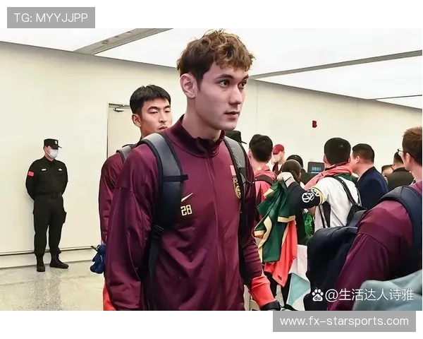 球员替补登场时忘穿球衣，裸奔半场后尴尬离场更换